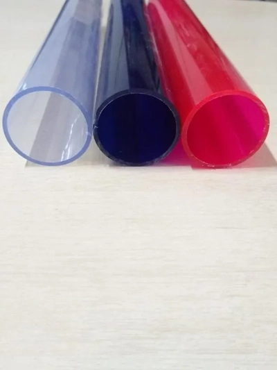 Tubo de plástico transparente